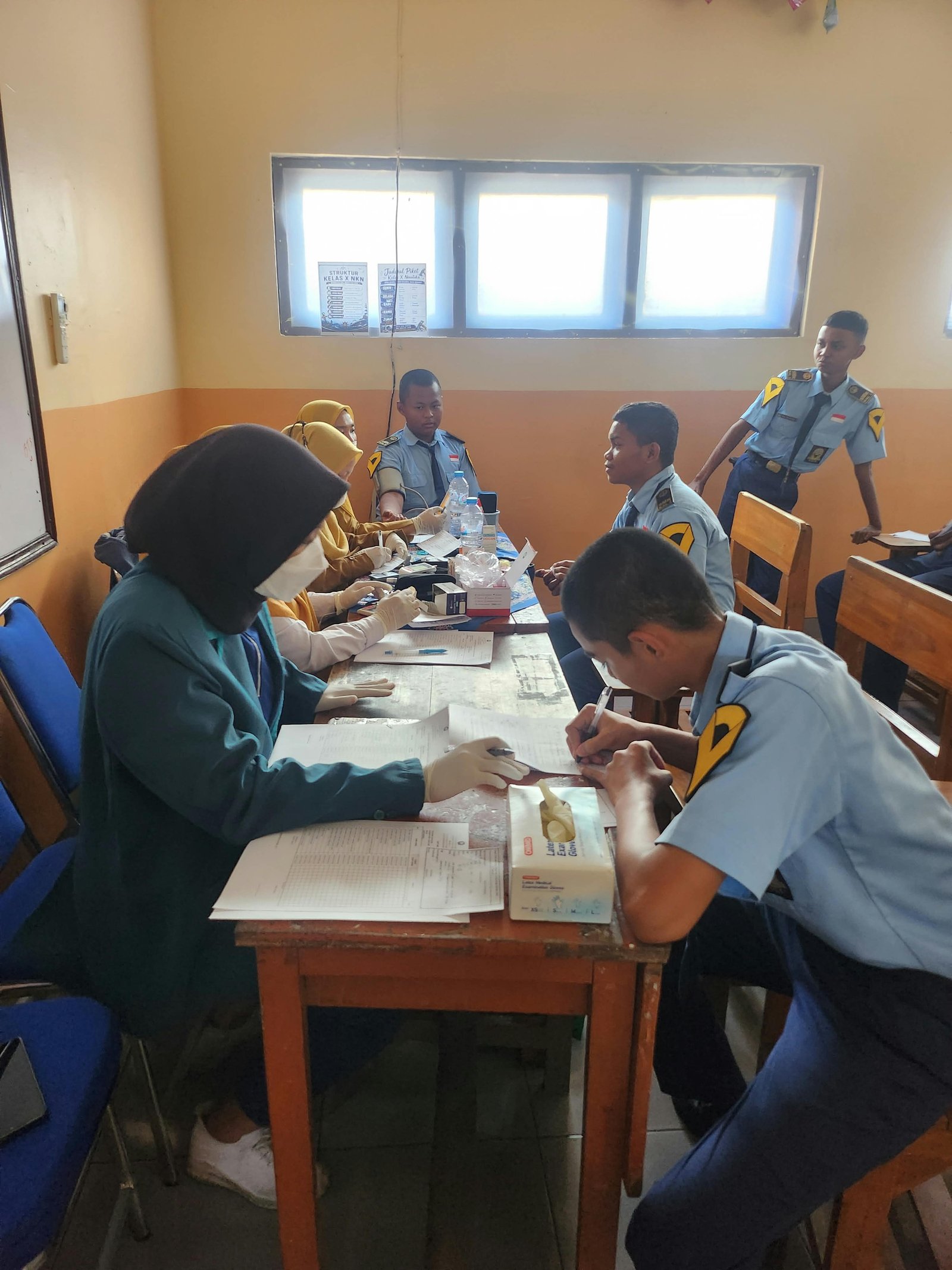 Sinergi SMK KAL-2 Surabaya dan Puskesmas Tanjung Perak Gelar Screening Kesehatan Siswa